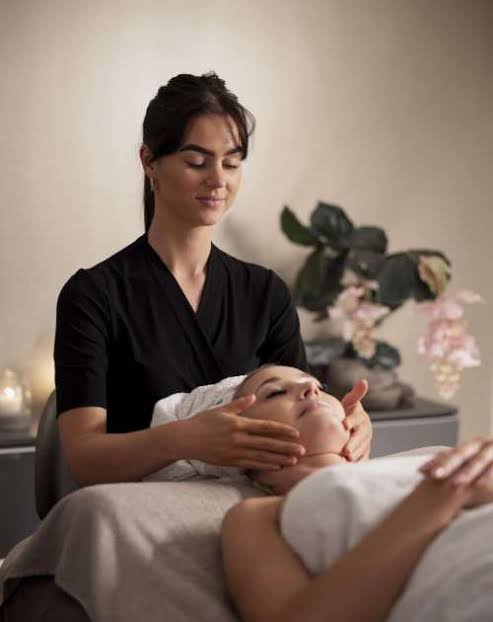Spa Therapist 